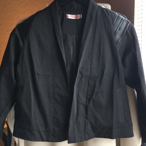 Black cropped blazer - Picture 4 of 5